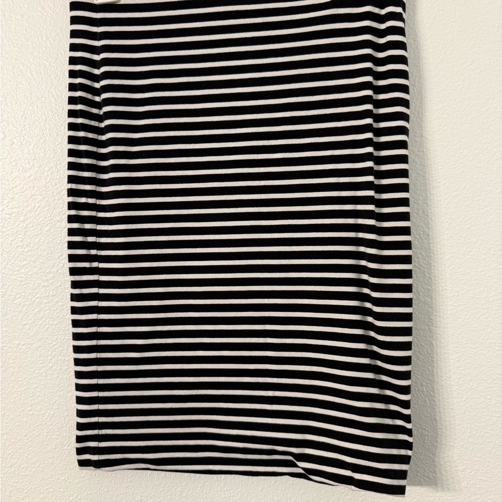 H&M Black and White Striped Pencil Skirt. Has stretch .